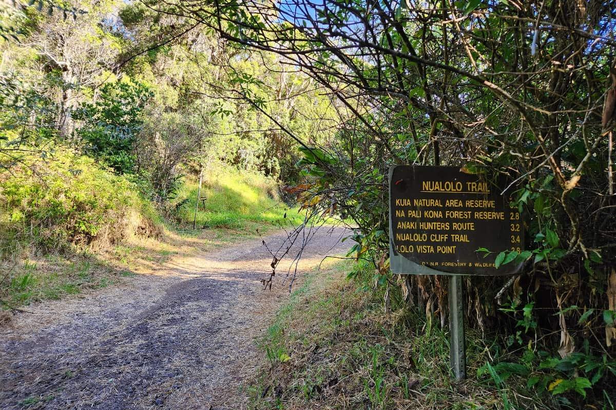 Nualolo trailhead sign